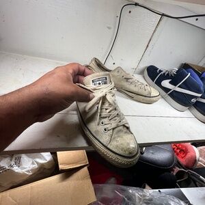 Used converse size 9.5